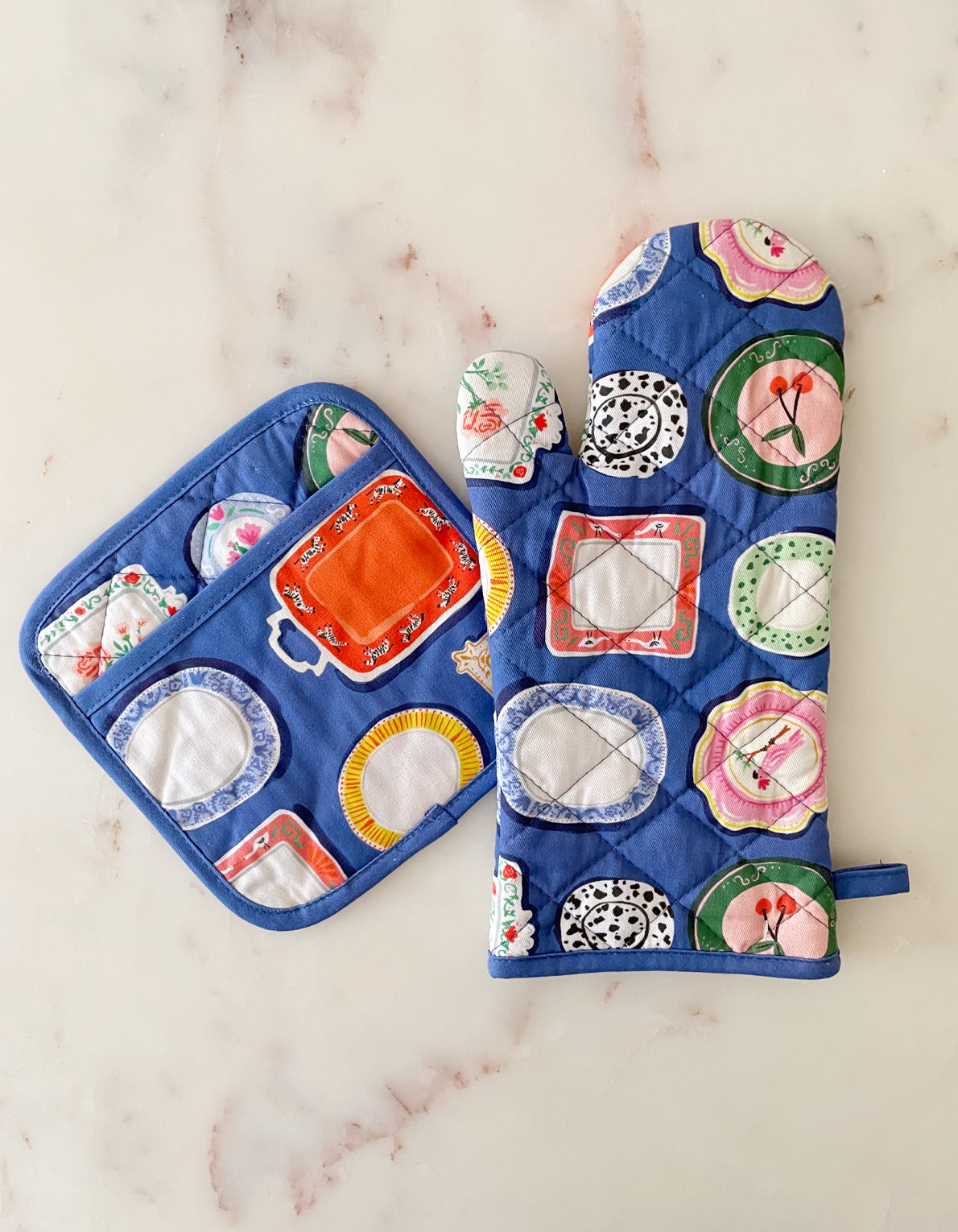 Oven Mitt + Pot Holder Set | Dinner Plates